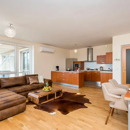 U Zvonarky Apartment Prag